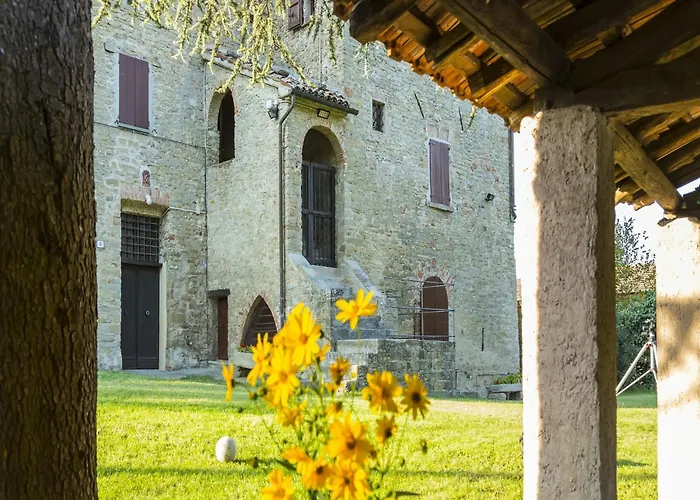 Dom wakacyjny In With Swimming Pool