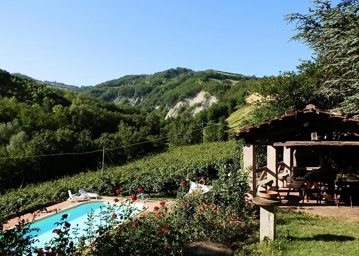 Dom wakacyjny In With Swimming Pool